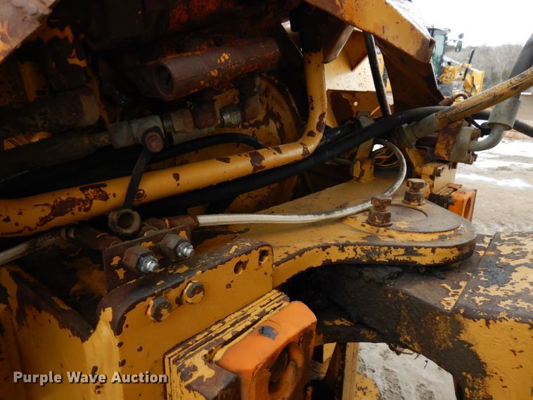 image for item IA9379 1995 Caterpillar D250E  haul truck