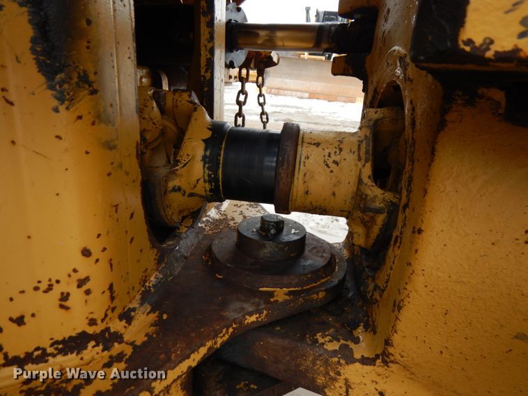 image for item IA9379 1995 Caterpillar D250E  haul truck