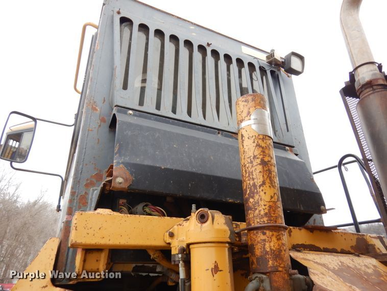 image for item IA9379 1995 Caterpillar D250E  haul truck