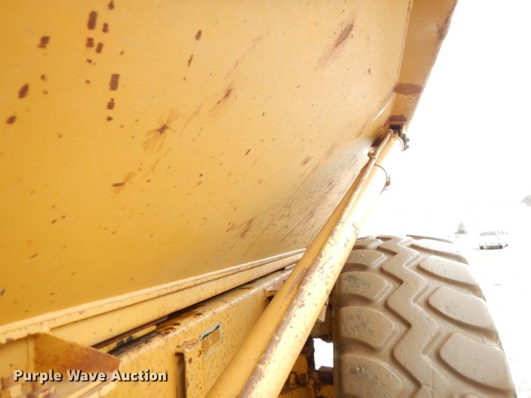 image for item IA9379 1995 Caterpillar D250E  haul truck