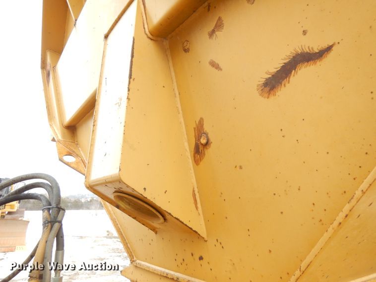 image for item IA9379 1995 Caterpillar D250E  haul truck