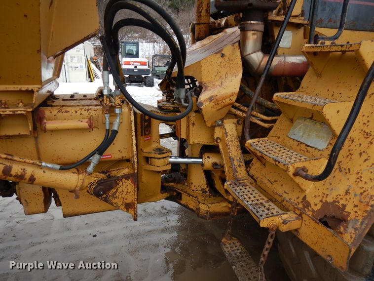 image for item IA9379 1995 Caterpillar D250E  haul truck