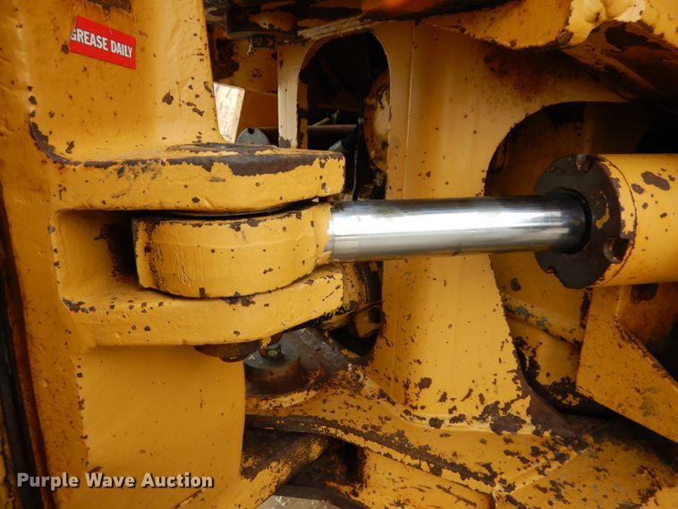 image for item IA9379 1995 Caterpillar D250E  haul truck