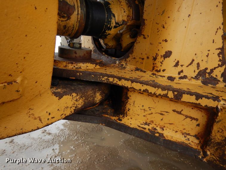 image for item IA9379 1995 Caterpillar D250E  haul truck