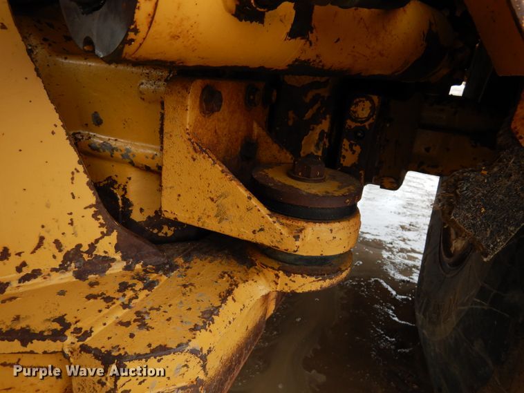 image for item IA9379 1995 Caterpillar D250E  haul truck