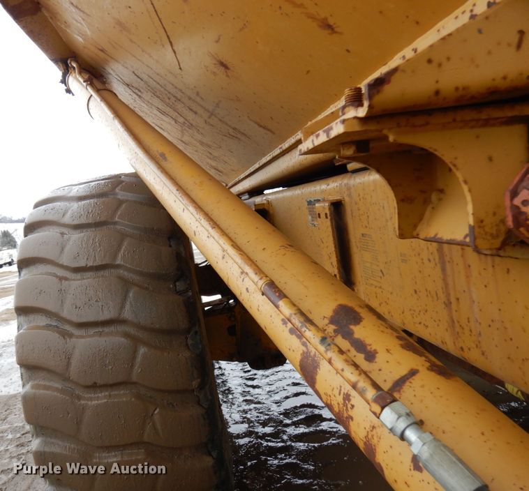 image for item IA9379 1995 Caterpillar D250E  haul truck