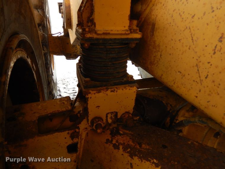 image for item IA9379 1995 Caterpillar D250E  haul truck