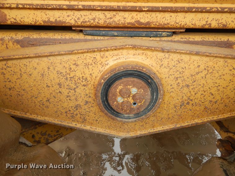 image for item IA9379 1995 Caterpillar D250E  haul truck