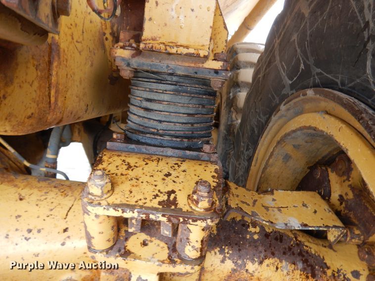 image for item IA9379 1995 Caterpillar D250E  haul truck