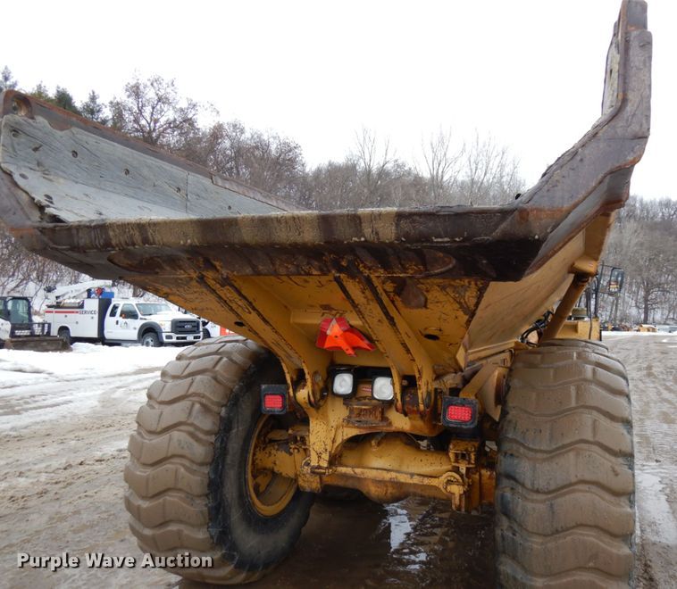 image for item IA9379 1995 Caterpillar D250E  haul truck