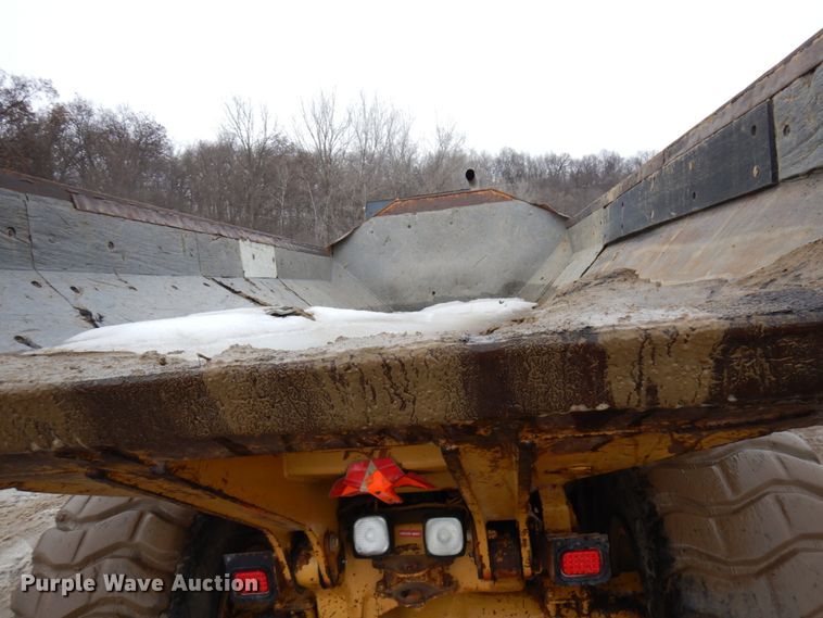 image for item IA9379 1995 Caterpillar D250E  haul truck