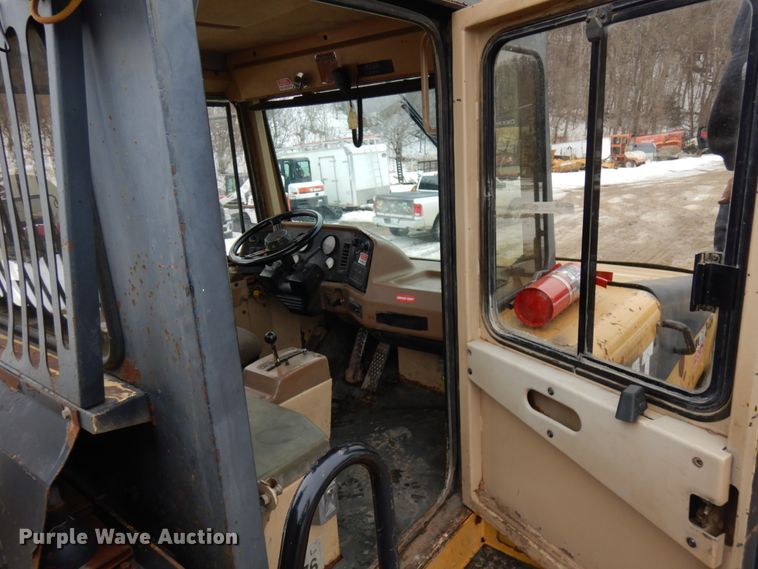 image for item IA9379 1995 Caterpillar D250E  haul truck