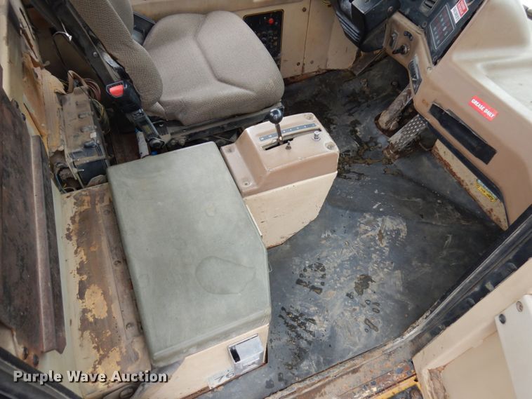 image for item IA9379 1995 Caterpillar D250E  haul truck