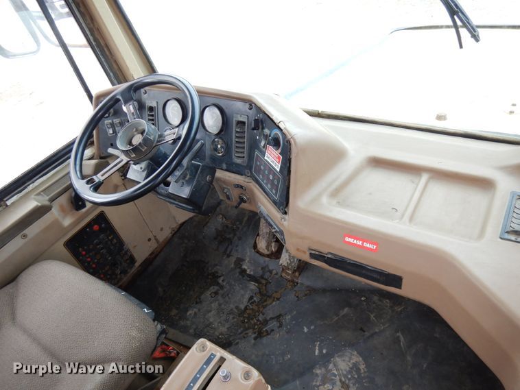 image for item IA9379 1995 Caterpillar D250E  haul truck