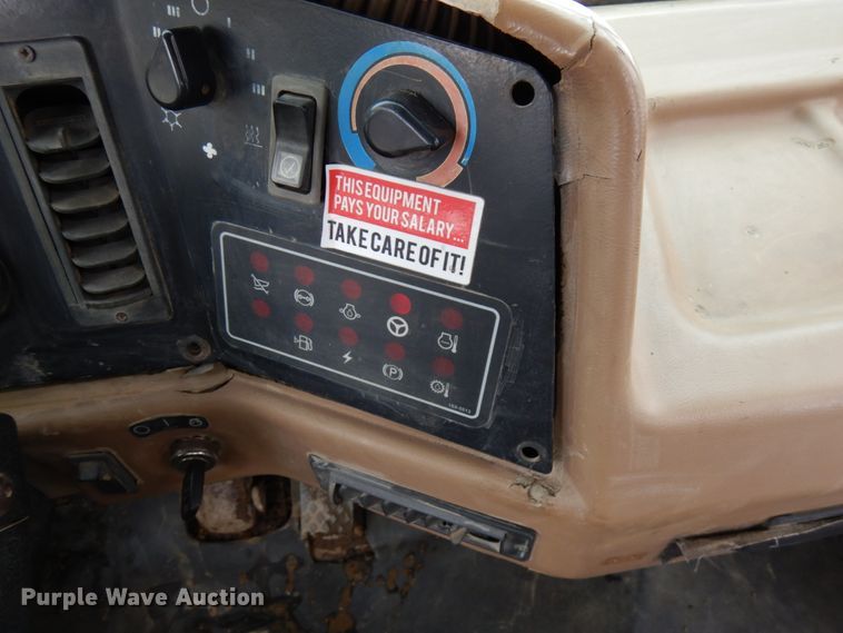 image for item IA9379 1995 Caterpillar D250E  haul truck