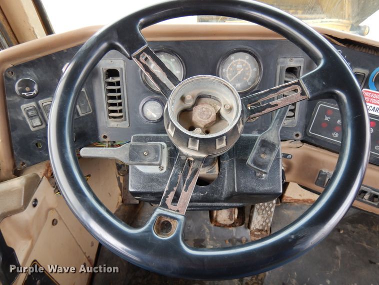 image for item IA9379 1995 Caterpillar D250E  haul truck