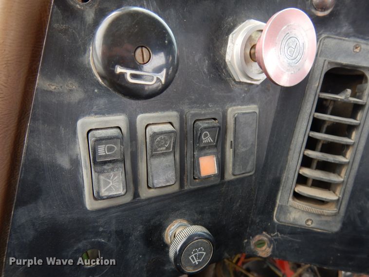 image for item IA9379 1995 Caterpillar D250E  haul truck