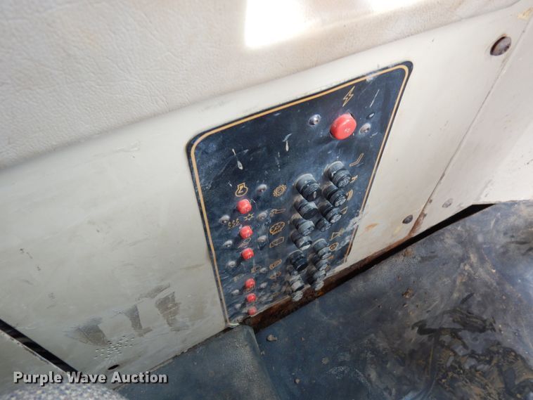 image for item IA9379 1995 Caterpillar D250E  haul truck