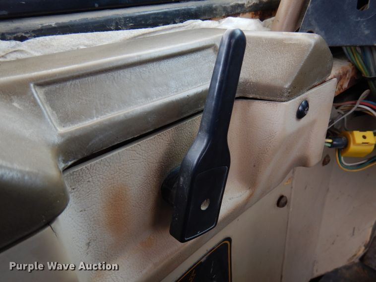 image for item IA9379 1995 Caterpillar D250E  haul truck