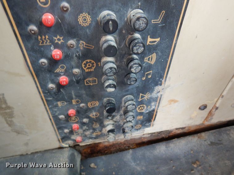 image for item IA9379 1995 Caterpillar D250E  haul truck