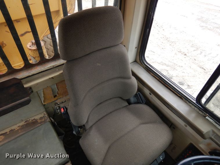 image for item IA9379 1995 Caterpillar D250E  haul truck