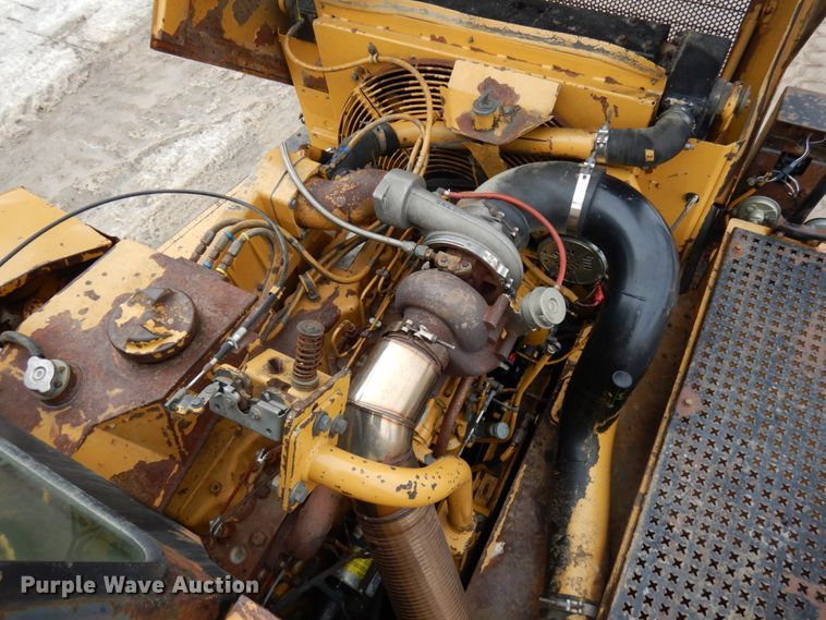 image for item IA9379 1995 Caterpillar D250E  haul truck