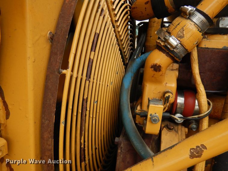 image for item IA9379 1995 Caterpillar D250E  haul truck