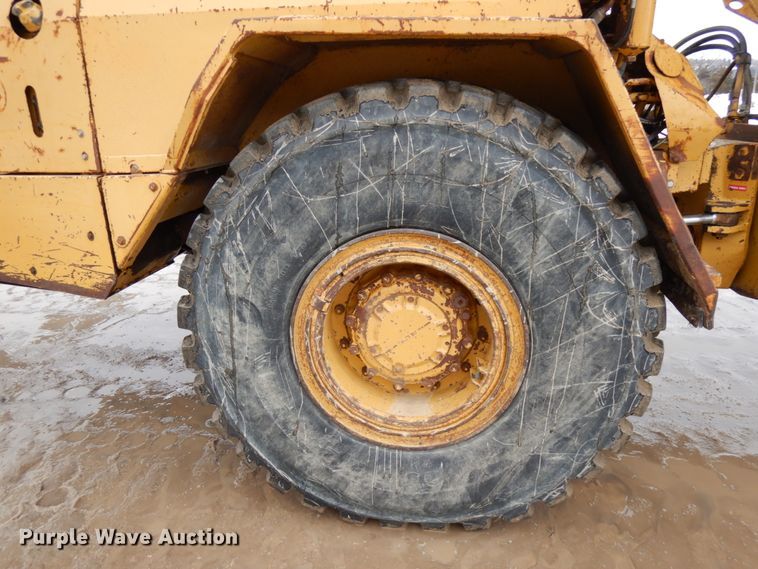 image for item IA9379 1995 Caterpillar D250E  haul truck