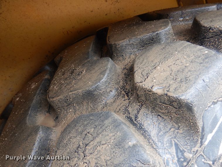 image for item IA9379 1995 Caterpillar D250E  haul truck