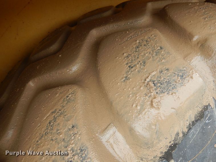 image for item IA9379 1995 Caterpillar D250E  haul truck