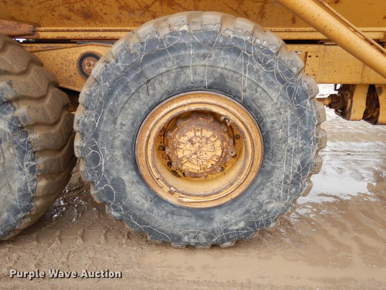 image for item IA9379 1995 Caterpillar D250E  haul truck