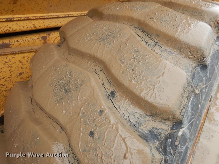 image for item IA9379 1995 Caterpillar D250E  haul truck