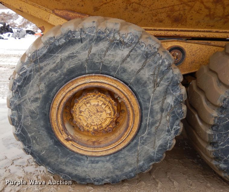 image for item IA9379 1995 Caterpillar D250E  haul truck