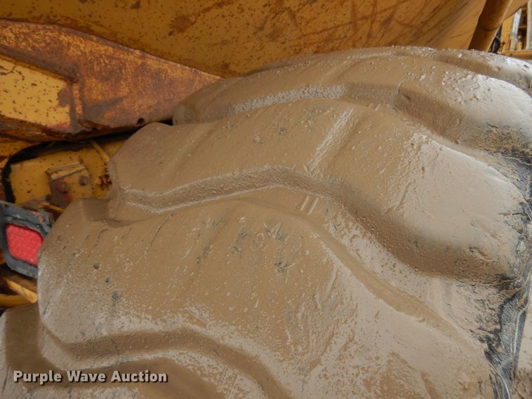 image for item IA9379 1995 Caterpillar D250E  haul truck