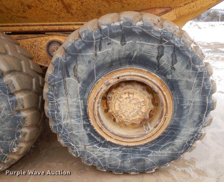 image for item IA9379 1995 Caterpillar D250E  haul truck