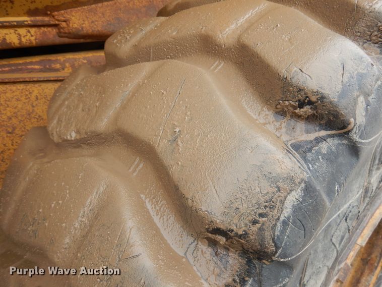 image for item IA9379 1995 Caterpillar D250E  haul truck