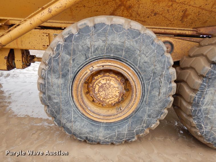 image for item IA9379 1995 Caterpillar D250E  haul truck