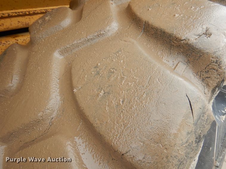 image for item IA9379 1995 Caterpillar D250E  haul truck