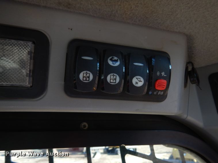 image for item IA9383 2015 Caterpillar 289D  tracked skid steer loader