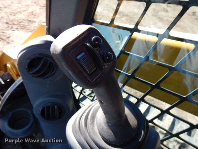 image for item IA9383 2015 Caterpillar 289D  tracked skid steer loader