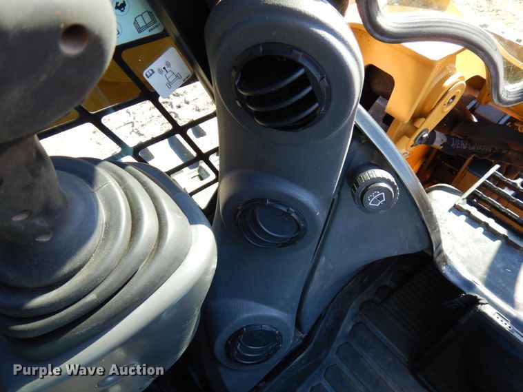 image for item IA9384 2017 Caterpillar 289D  tracked skid steer loader