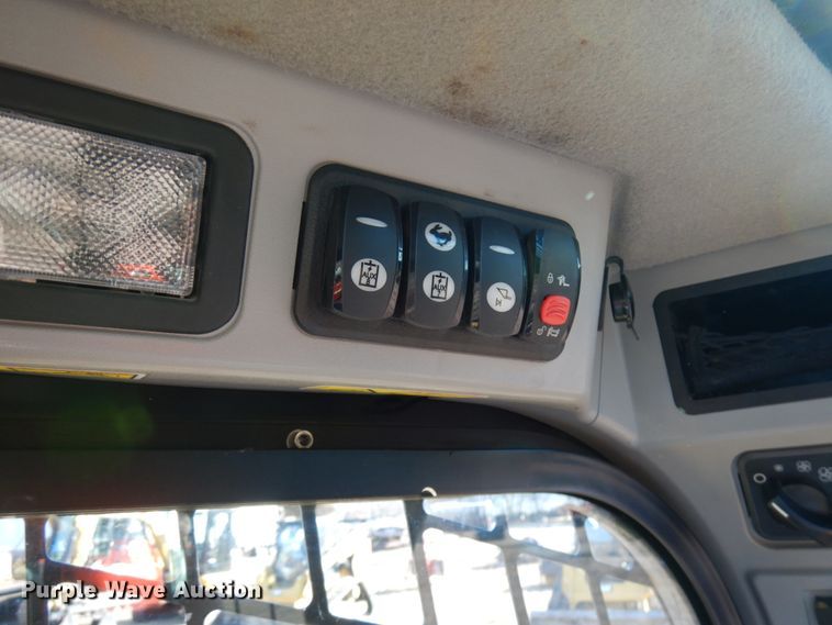 image for item IA9384 2017 Caterpillar 289D  tracked skid steer loader