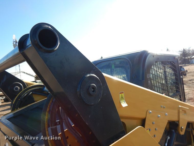 image for item IA9385 2017 Caterpillar 289D  tracked skid steer loader