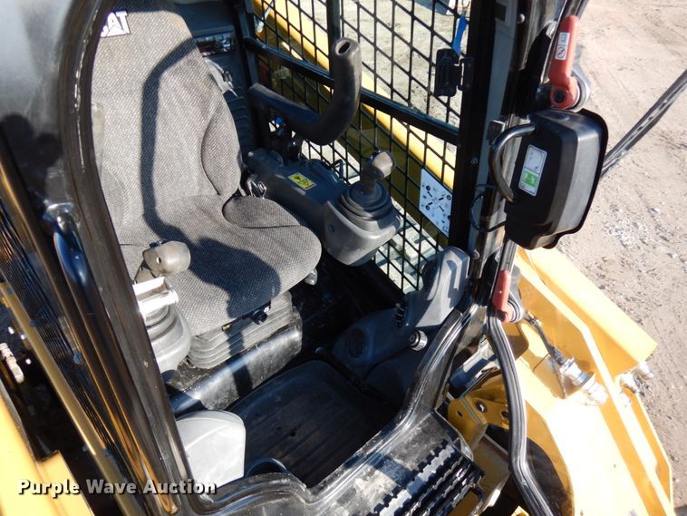 image for item IA9385 2017 Caterpillar 289D  tracked skid steer loader