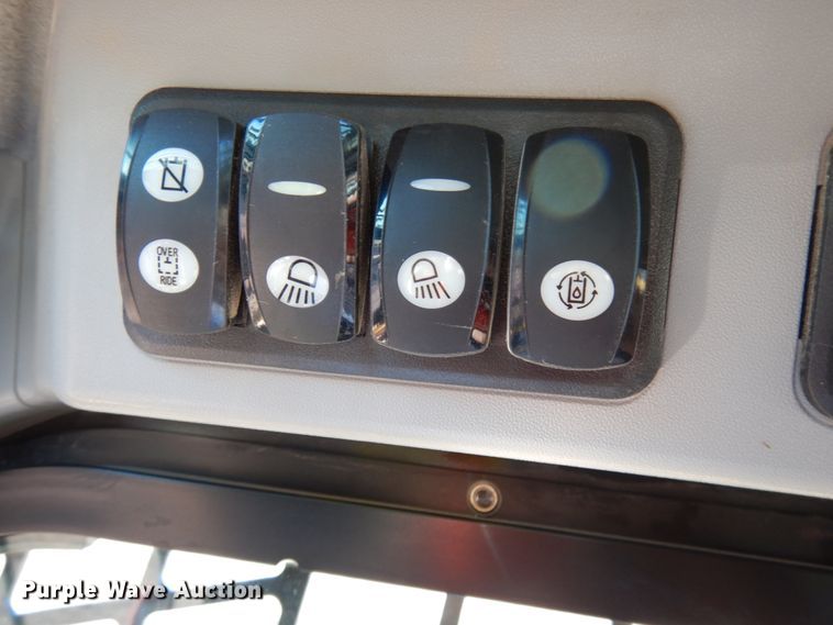 image for item IA9385 2017 Caterpillar 289D  tracked skid steer loader