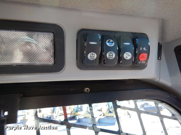 image for item IA9385 2017 Caterpillar 289D  tracked skid steer loader