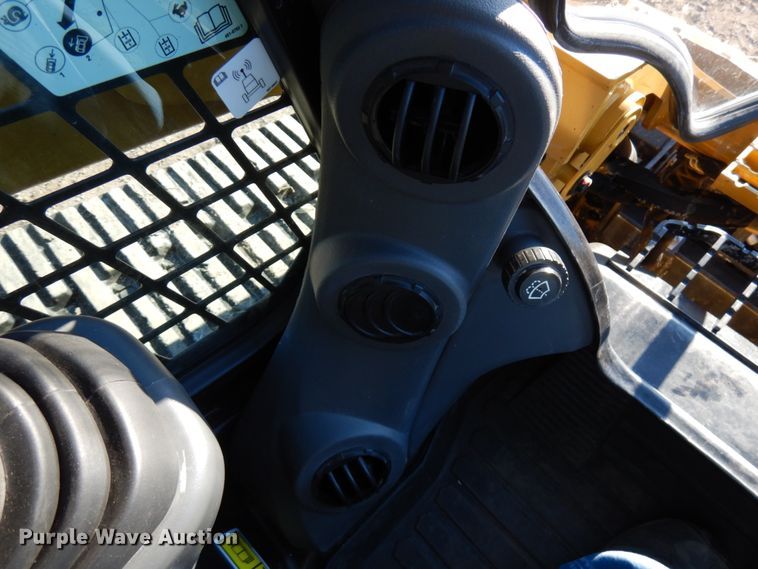 image for item IA9386 2019 Caterpillar 289D  tracked skid steer loader