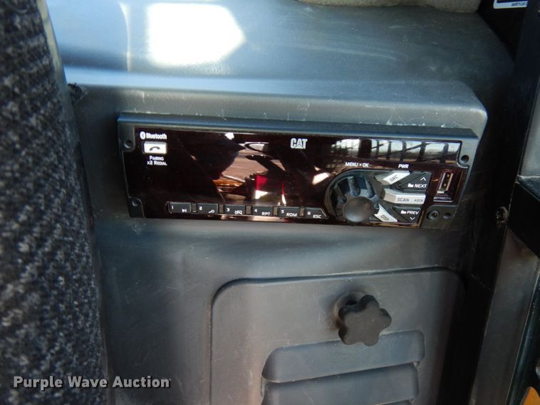 image for item IA9387 2016 Caterpillar 289D  tracked skid steer loader