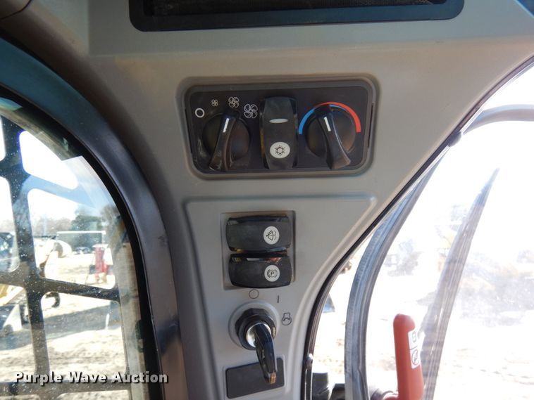 image for item IA9387 2016 Caterpillar 289D  tracked skid steer loader