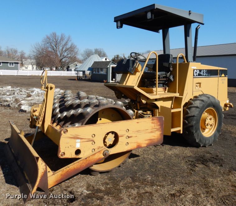 image for item IA9388 2001 Caterpillar CP-433C  single drum vibratory roller